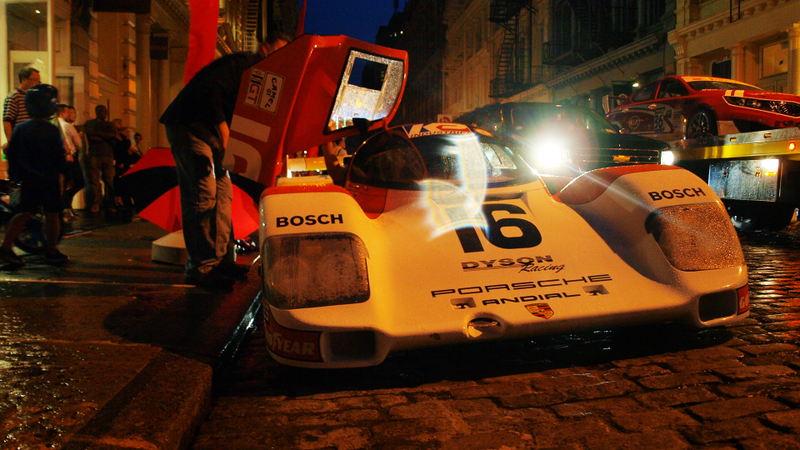 Illustration for article titled Here's What It Looks Like To Load A Porsche 962